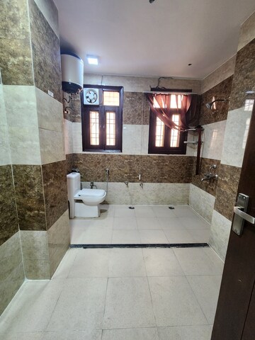 Attached Bathroom in 3 BHK Apartment at Chhajjupur – for Rent