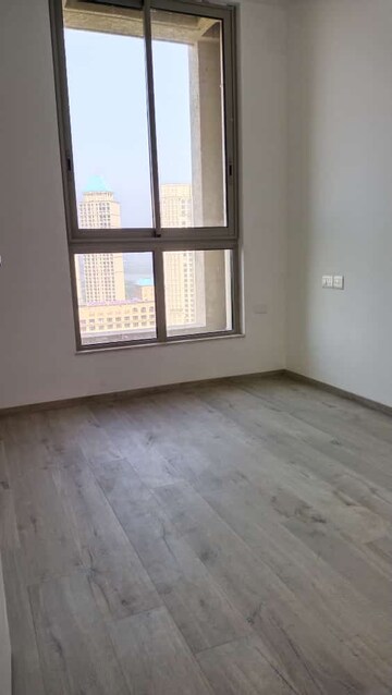 Room in 3 BHK Apartment at Hiranandani Obelia The Walk, Ghodbunder Road – for Sale
