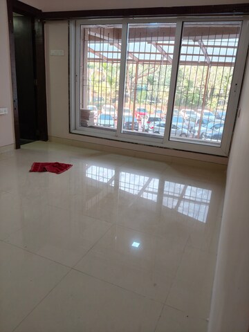 Room in 3 BHK Apartment at Ajmera Beverly Hills and Royal Empire, Andheri West – for Rent