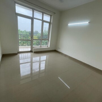 Room in 3 BHK Builder Floor at DLF Hyde Park, Mullanpur – for Rent