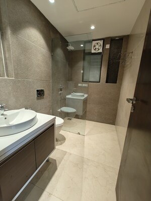 Bathroom in 3.5 BHK Apartment at Beverly Golf Avenue, Mohali Sector 65 – for Sale