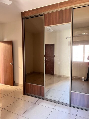 Room in 2 BHK Apartment at Prestige Song Of The South, Yelenahalli – for Rent