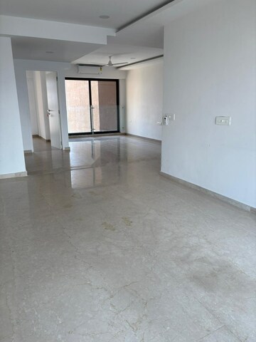 Room in 3 BHK Apartment at Kanakia Silicon Valley, Powai – for Rent