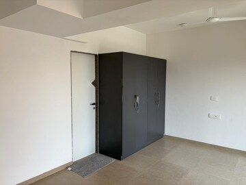 Room in 3 BHK Apartment at Kanakia Silicon Valley, Powai – for Rent