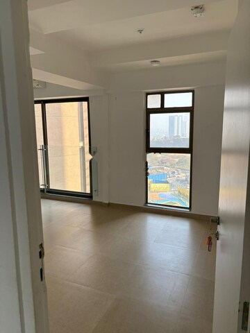 Room in 3 BHK Apartment at Kanakia Silicon Valley, Powai – for Rent
