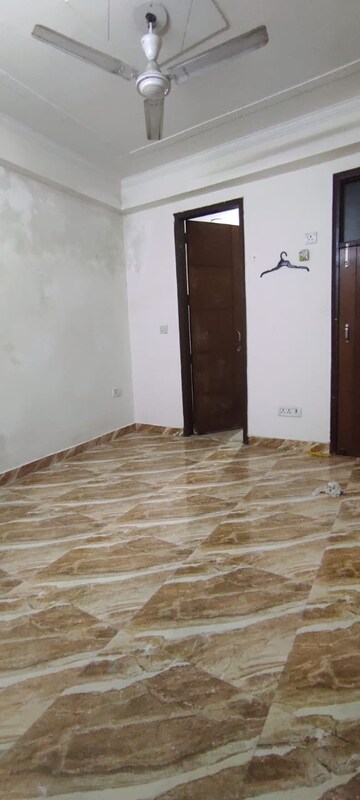 Room in 3 BHK Builder Floor at Paryavaran Complex – for Rent