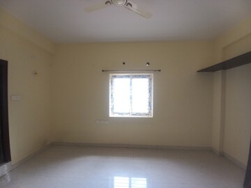 Room in 3 BHK Apartment at Kondapur – for Rent