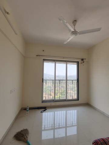 Room in 2 BHK Apartment at Vihang Valley Phase 3, Kasarvadavali – for Rent