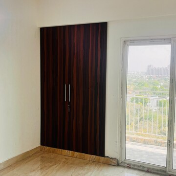Room in 2 BHK Apartment at Migsun Ultimo, Omicron Iii Greater Noida – for Rent