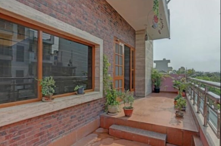 Listing Cover Image