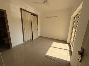 Room in 2.5 BHK Apartment at Galaxy Vega, Tech Zone 4 Greater Noida – for Sale