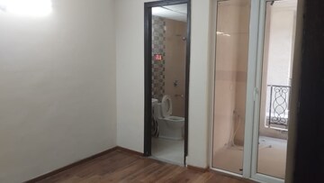Room in 2 BHK Apartment at Dheeraj Valley, Goregaon East – for Rent