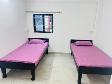 Room in  Pg at Sayajigunj – for Rent