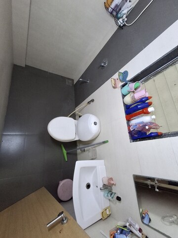 Furnished Amenities in 1 BHK Apartment at Sadanand Classic, Khar West – for Rent