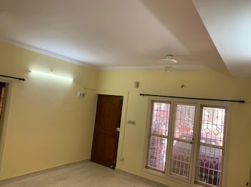 Room in 2 BHK Builder Floor at Koramangala – for Rent