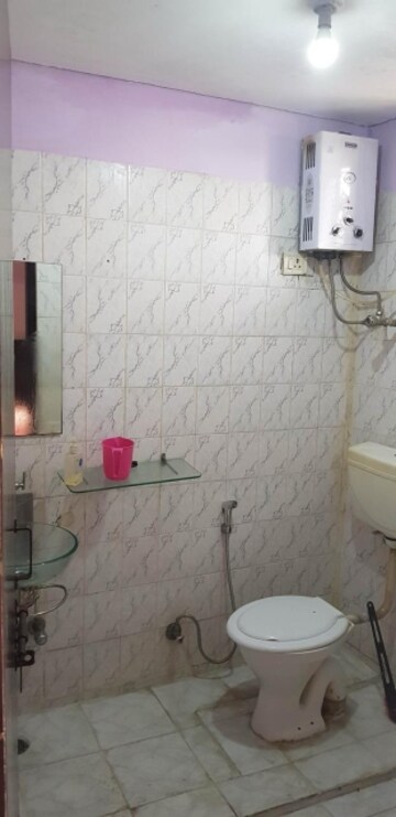 Bathroom in 2 BHK Builder Floor at Unitech South City II, Sector 50 – for Rent