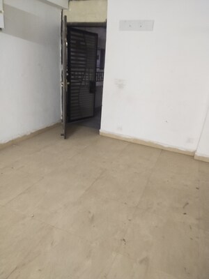 Room in 3 BHK Apartment at Kbnows Apartment, Sector 16 Greater Noida – for Sale