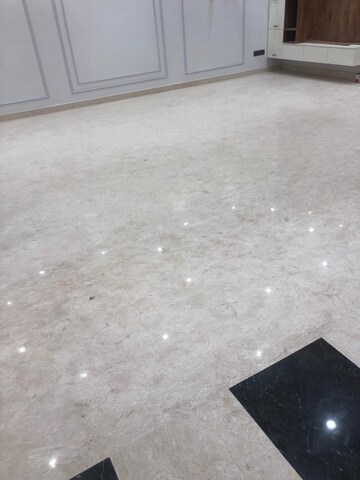 Room in 4 BHK Builder Floor at Sector 21c – for Sale