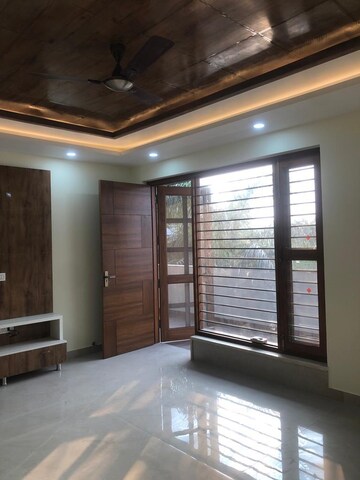 Room in 4 BHK Builder Floor at Sector 21c – for Sale