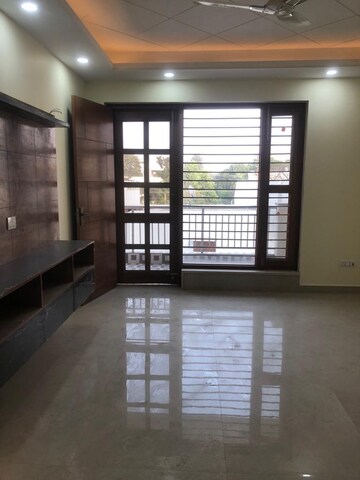Room in 4 BHK Builder Floor at Sector 21c – for Sale