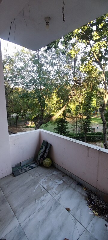 Balcony in 2 BHK Independent House at Dilshad Garden – for Rent