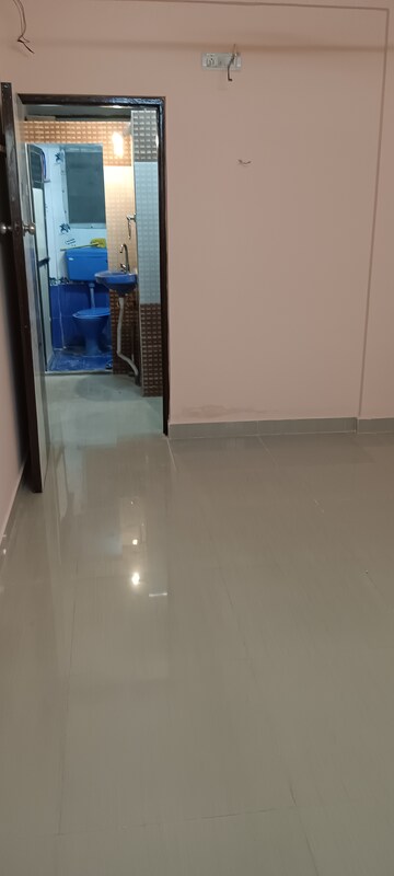 Room in 1 BHK Apartment at Thane West – for Sale