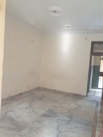 Room in 3 BHK Independent House at Sector 16 – for Rent