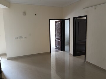 Room in 2 BHK Apartment at VVIP Addresses, Raj Nagar Extension – for Rent