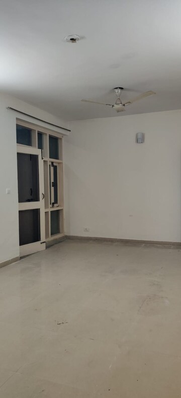 Room in 3 BHK Apartment at Puri Vip Floors, Sector 81 – for Sale