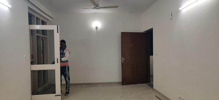 Room, puri-vip-floors 3 Bedroom 1800 Sq.Ft. Apartment In Sector 81 Faridabad 8391380