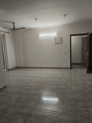Room in 3 BHK Apartment at Amrapali Leisure Park, Amrapali Leisure Valley – for Rent