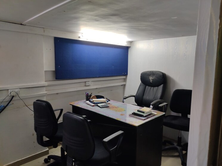 Team Area, kandivali east Commercial Office Space 500 Sq.Ft. In Kandivali East Mumbai 8391378