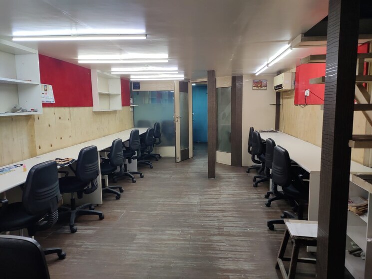  Parking, kandivali east Commercial Office Space 500 Sq.Ft. In Kandivali East Mumbai 8391378