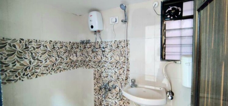 Bathroom, mulund east 2.5 Bedroom 720 Sq.Ft. Apartment In Mulund East Mumbai 8391396