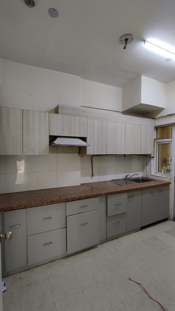 Kitchen, moti nagar 3 Bedroom 1605 Sq.Ft. Apartment In Moti Nagar Delhi 8391389
