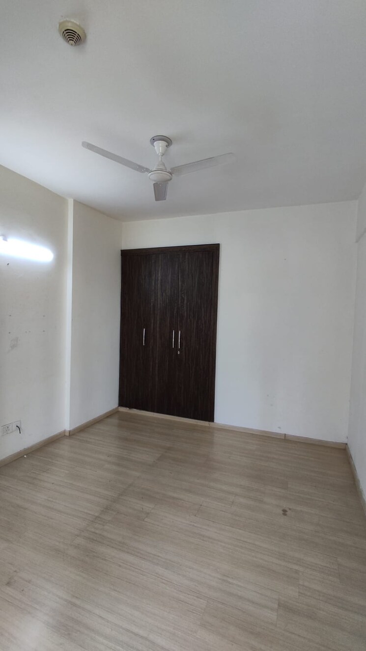 Room, moti nagar 3 Bedroom 1605 Sq.Ft. Apartment In Moti Nagar Delhi 8391389
