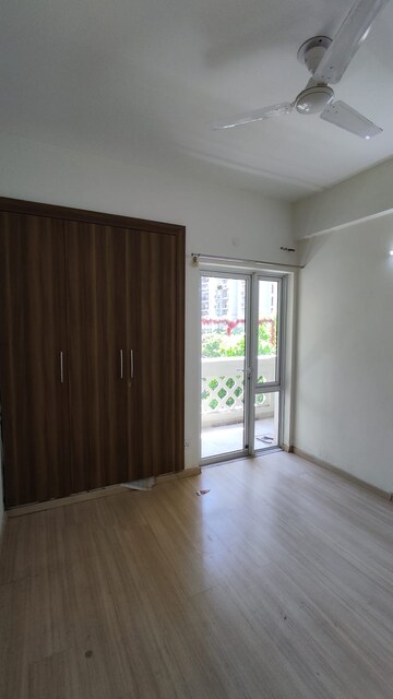 Room in 3 BHK Apartment at Moti Nagar – for Sale