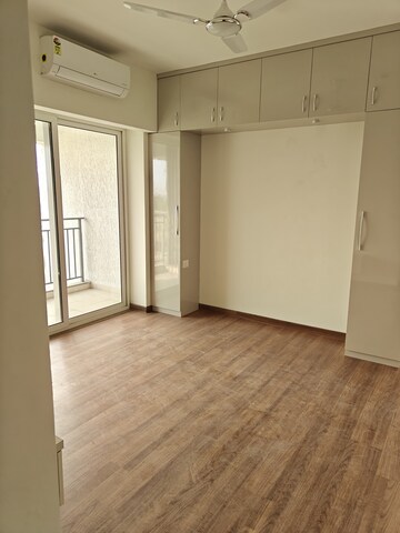 Room in 3 BHK Apartment at Godrej Woods, Sector 43 – for Rent