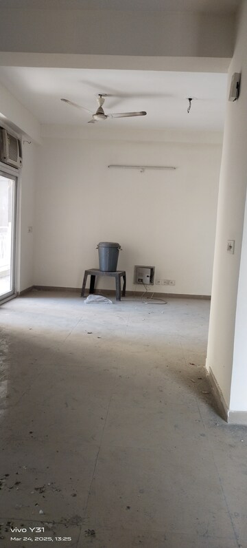 Room in 3 BHK Apartment at Mahagun Mywoods, Sector 16c Greater Noida – for Rent