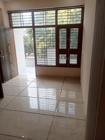 Room in 2 BHK Apartment at Gardenia Glory, Sector 46 – for Rent