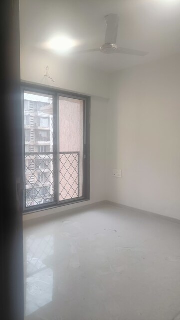 Room in 2.5 BHK Apartment at Kandivali West – for Rent