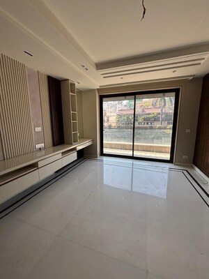 Room in 4 BHK Builder Floor at Rajouri Garden – for Sale
