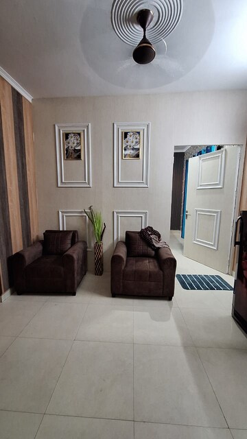 Living Room in 1.5 BHK Builder Floor at Guru Nanak Enclave, Dhakoli Village – for Rent
