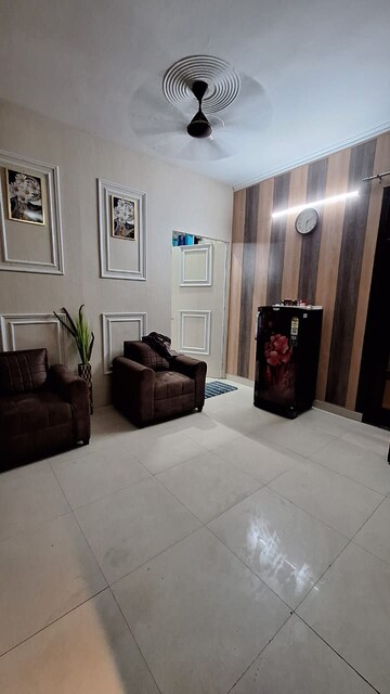 Living Room in 1.5 BHK Builder Floor at Guru Nanak Enclave, Dhakoli Village – for Rent