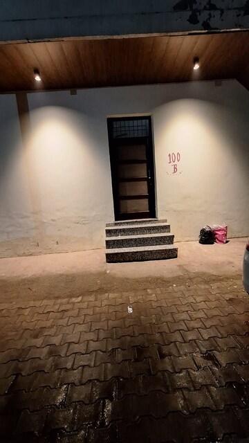 Parking in 1.5 BHK Builder Floor at Guru Nanak Enclave, Dhakoli Village – for Rent