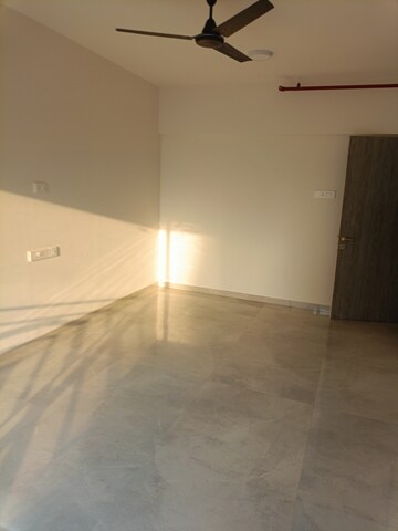 Room in 2 BHK Apartment at K Hemani Login, Kandivali West – for Rent
