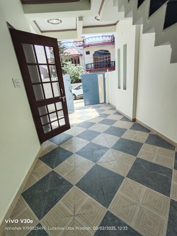 Room in 3 BHK Independent House at Jankipuram – for Sale