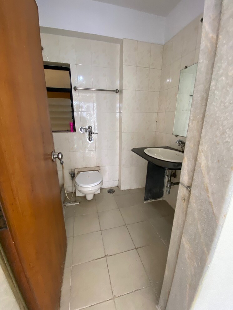 Bathroom, tain-square 2 Bedroom 1000 Sq.Ft. Apartment In Wanwadi Pune 8391737
