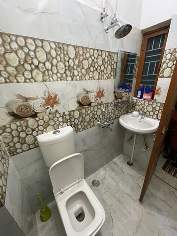 Attached Bathroom in 2 BHK Builder Floor at Subhash Nagar – for Rent