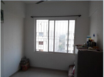 Room in 2 BHK Apartment at Simpli City, Handewadi – for Rent